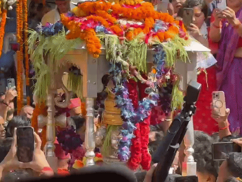 केदारबाबा की पंचमुखी डोली, ऊखीमठ से रवाना हो चुकी है।