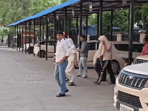 पानीपत में आरोपियों को कोर्ट में पेश करने पहुंची पुलिस।