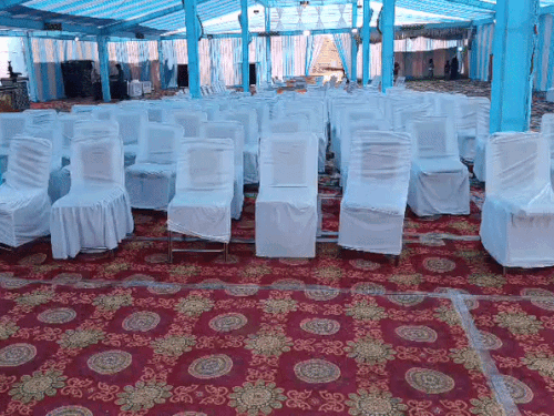 शादी में खाली पड़ा पांडाल।