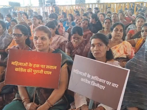 रैली में 30 हजार महिलाओं के पहुंचने का दावा किया गया है।