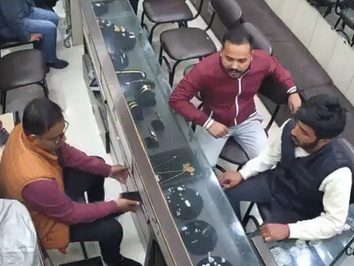 Sunil Pal's kidnappers were caught on CCTV camera at the jewellers.