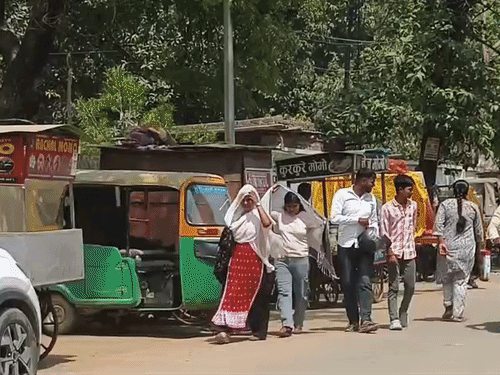 Gorakhpur Heatwave | Mercury Hits 40°C, People Feeling Dehydrated