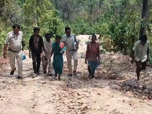 मां ने बेटे को मारकर जंगल में छिपाई थी लाश। - Dainik Bhaskar