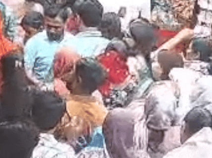 गैंग की महिलाएं चारों तरफ से अपने शिकार को घेरती है। इसके बाद वारदात करती है।