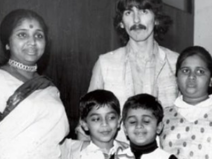 गणपत राव और बच्चों के साथ आशा भोसले।