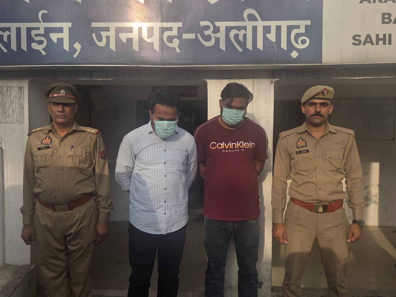 आरोपी छात्रों की पहचान शहबाज और नजीब के रूप में हुई है। उनमें से एक एमटेक और दूसरा बीटेक कर रहा है