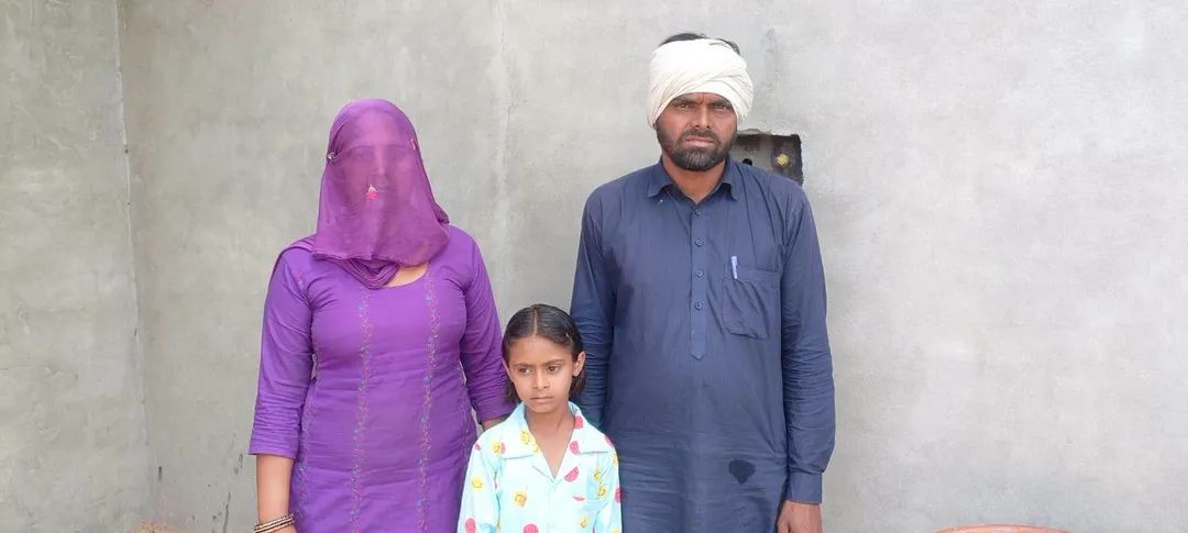 अरनियांवाली निवासी पीड़ित परिवार, जिनका घर सील किया।