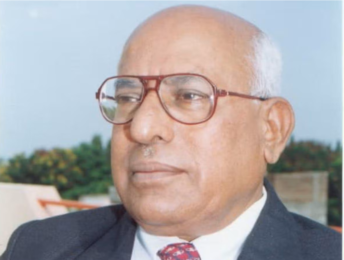 डॉ गोपालराव पाटिल ने कोल्हापुर जिले के कुरुंदवाड़ में मेडिकल ऑफिसर के रूप में भी सेवाएं दीं।