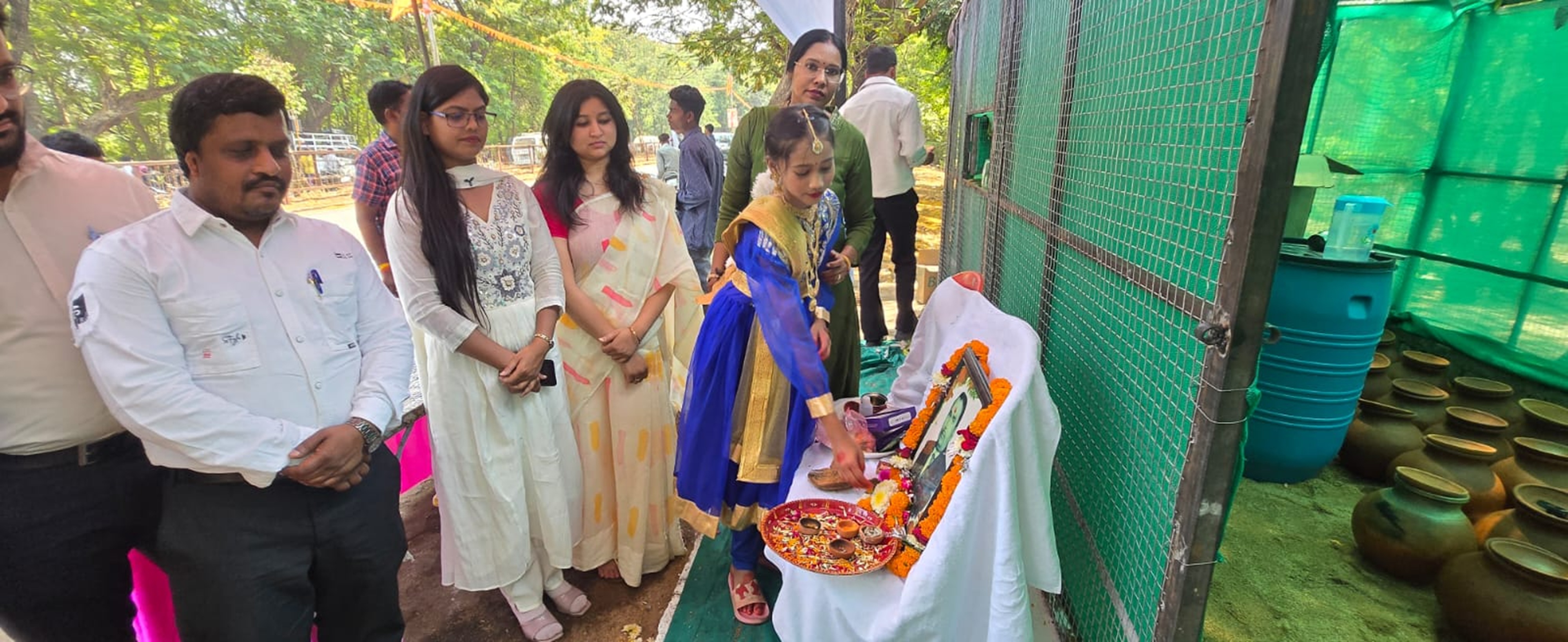 A girl inaugurated a drinking water stall on Central Avenue, bringing ...