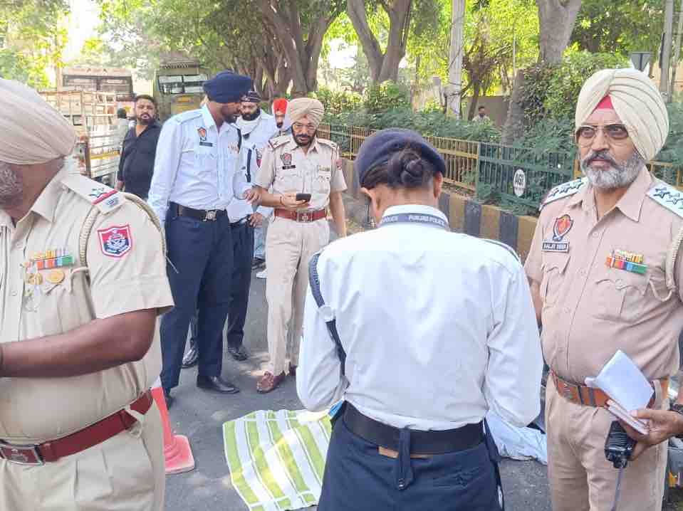 घटना की सूचना मिलने के बाद पहुंची पुलिस।