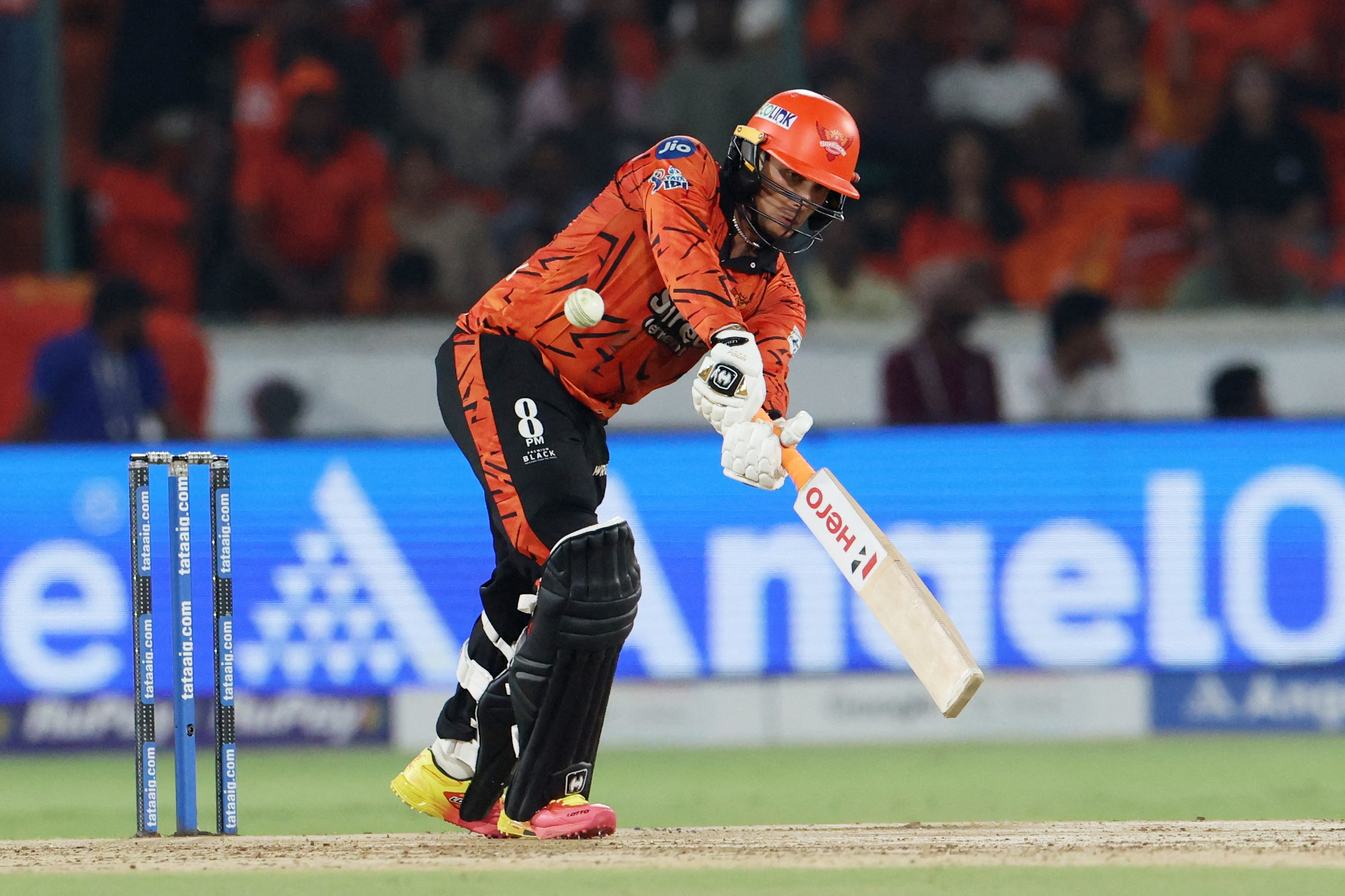 अभिषेक ने 25 बॉल में फिफ्टी पूरी की। यह हैदराबाद में लगाए गए उनके छह IPL अर्धशतकों में सबसे धीमी रही।