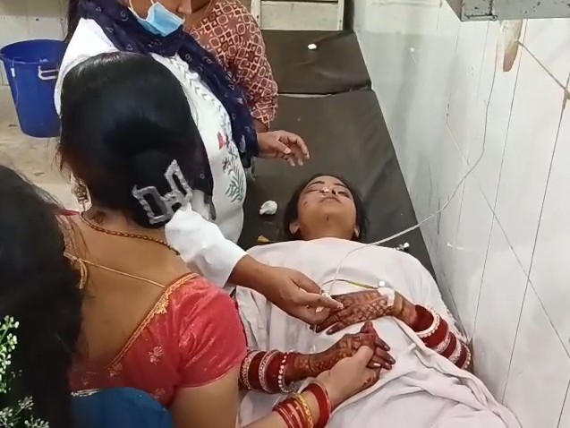Sitapur Accident: Newlywed Couple Injured in Car Crash | Overturn