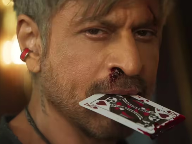 किंग का डायरेक्शन सिद्धार्थ आनंद कर रहे हैं। इस फिल्म का निर्माण रेड चिलीज एंटरटेनमेंट और मार्फ्लिक्स पिक्चर्स मिलकर कर रहे हैं।