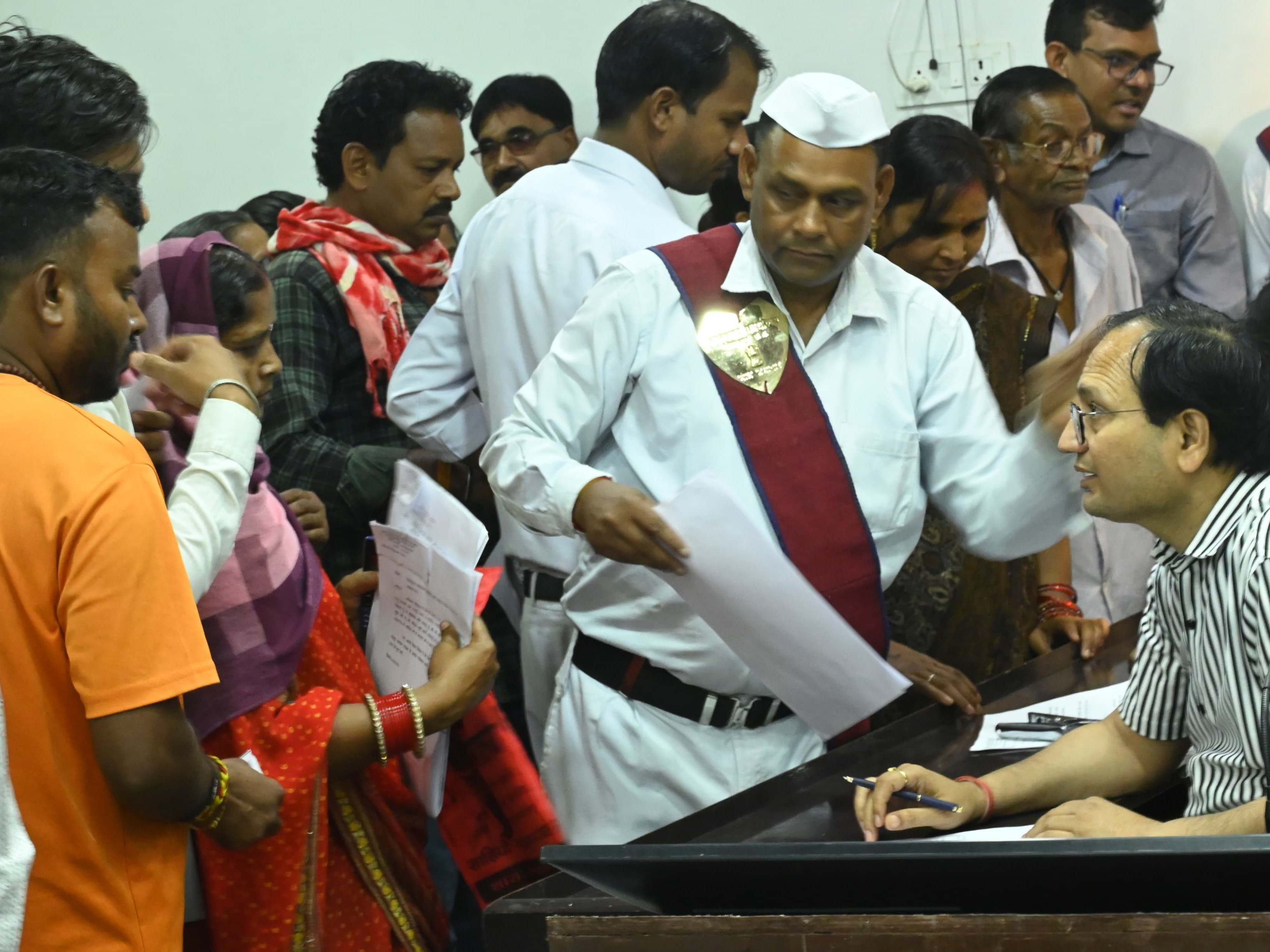 छतौना मुक्तिधाम पर अवैध कब्जा, कलेक्टर ने दिए कार्रवाई के:  केसला में कटे बिजली तार से करंट का खतरा, बदलने की मांग – Bilaspur (Chhattisgarh) News