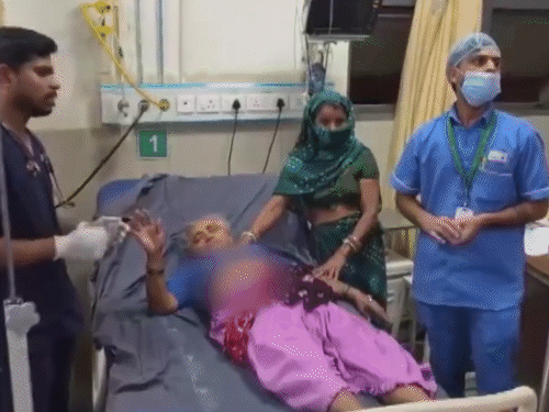 बीमार में ज्यादातर महिलाएं और बुजुर्ग थे।