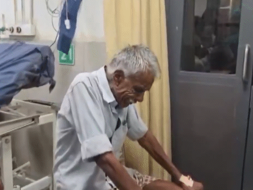 कुछ बुजुर्ग ने उल्टी की शिकायत भी की।