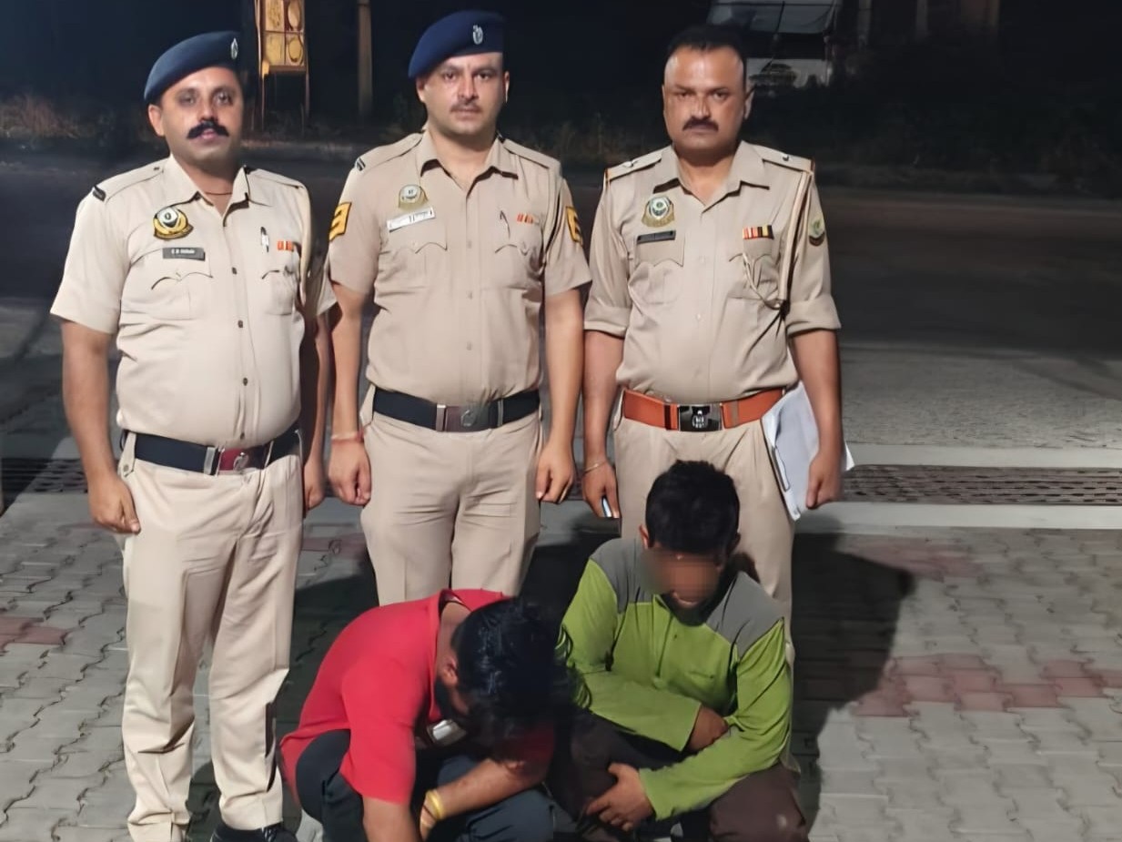 पुलिस द्वारा गिरफ्तार किए गए 2 नशा तस्कर। - Dainik Bhaskar