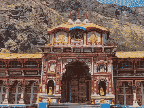 बद्रीनाथ धाम सजवण्यासाठी तयारी सुरू झाली आहे.