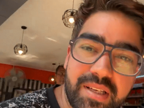 भारतीय ट्रेवल व्लॉगर ने पूरी घटना का वीडियो सोशल मीडिया पर शेयर किया।