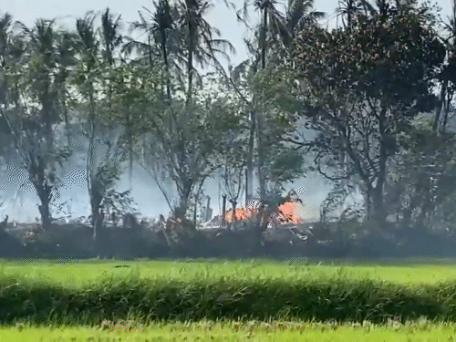 आसपास के लोगों को कहना है कि धमाके की आवाज कई किलोमीटर दूर तक सुनाई दी।