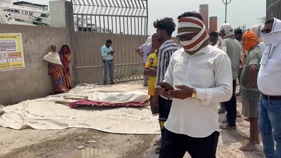 गुस्साए परिजनों ने मंगलवार को चक्काजाम कर दिया।