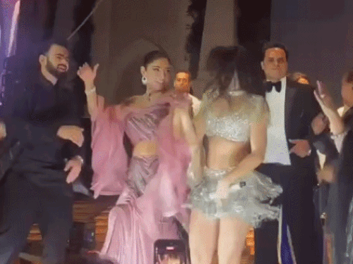 नोरा फतेही के साथ मेजबान और मेहमान सभी नाचे।