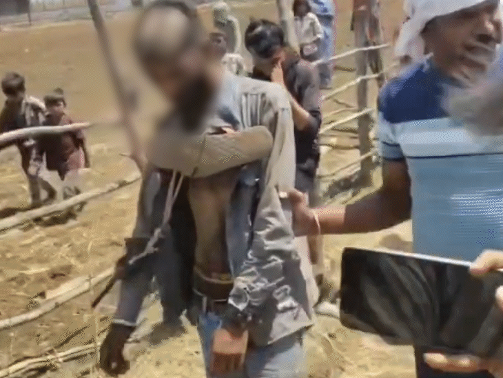 गांव में युवक का जुलूस निकाला गया। इसका वीडियो भी बनाया।