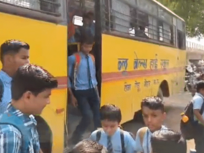 मैहर में तेज गर्मी के चलते 5वीं तक के स्कूलों में 30 अप्रैल तक छुट्‌टी घोषित कर दी गई है।