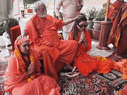 भारती ने भी हर्षा के बाद दीक्षा ली, लेकिन भारती का मुंडन हुआ, जबकि हर्षा का नहीं। इससे नया विवाद खड़ा हो गया।