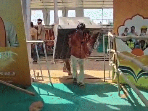 पचपदरा में प्रधानमंत्री नरेंद्र मोदी की सभा के लिए डोम बनाया गया था। दावा किया जा रहा है कि करीब 2 लाख लोगों के लिए खाने की व्यवस्था की गई थी।