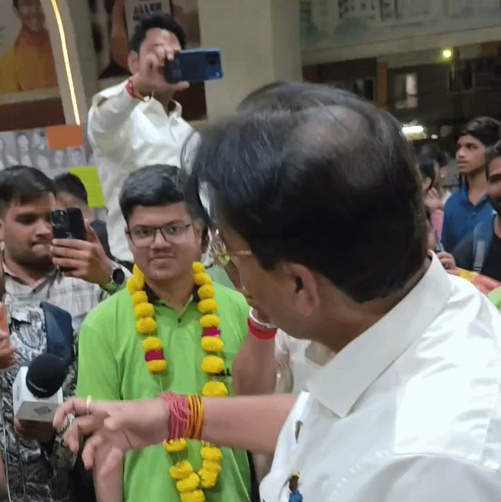 विद्यार्थियों के हायर एनटीए स्कोर में टाइ लगने पर रैंक के निर्धारण में तीन साल बाद बदलाव किया है। इस साल 7 मापदण्ड निर्धारित किए गए, जिसमें अगर दो विद्यार्थियों के टोटल एनटीए स्कोर समान आते हैं तो ऑल इंडिया रैंक निर्धारण में सर्वप्रथम मैथेमेटिक्स का एनटीए स्कोर देखा जाता है।