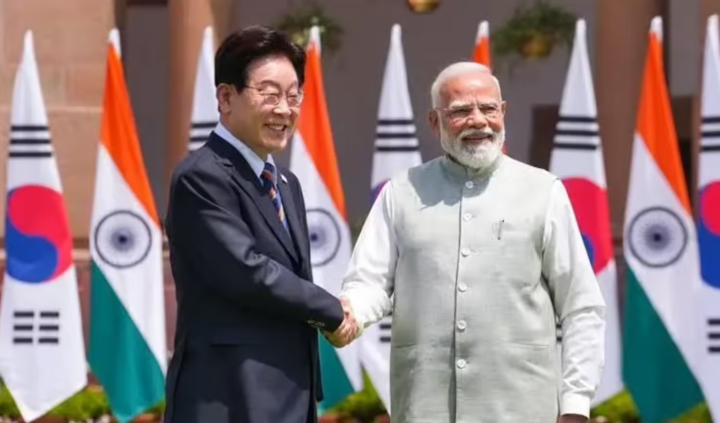 साउथ कोरिया के प्रेसीडेंट ली जे म्युंग 3 दिन की यात्रा पर भारत आए हैं और ये उनकी पहली भारत यात्रा है।