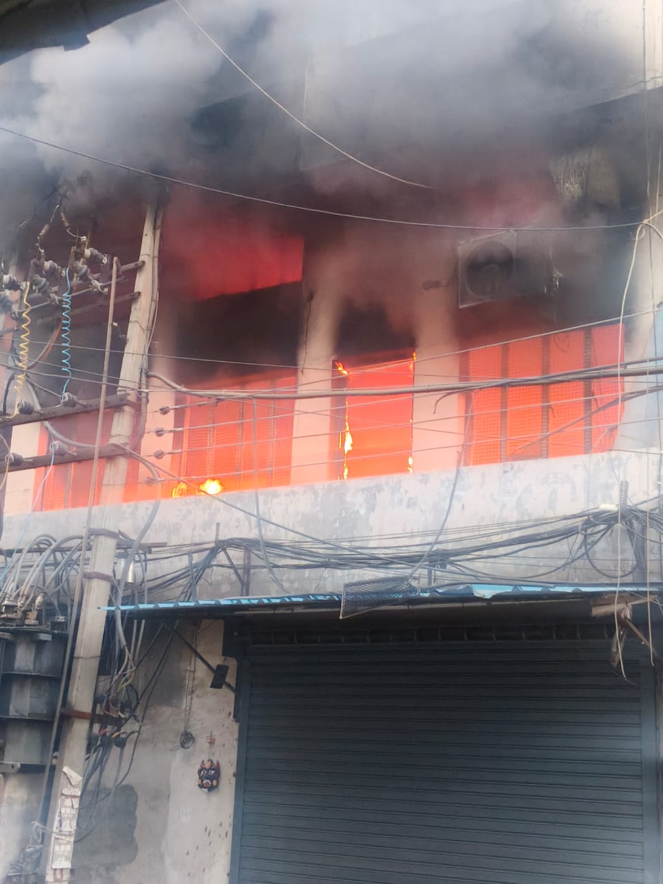 Fire broke out in an empty building, brought under control after 2 ...