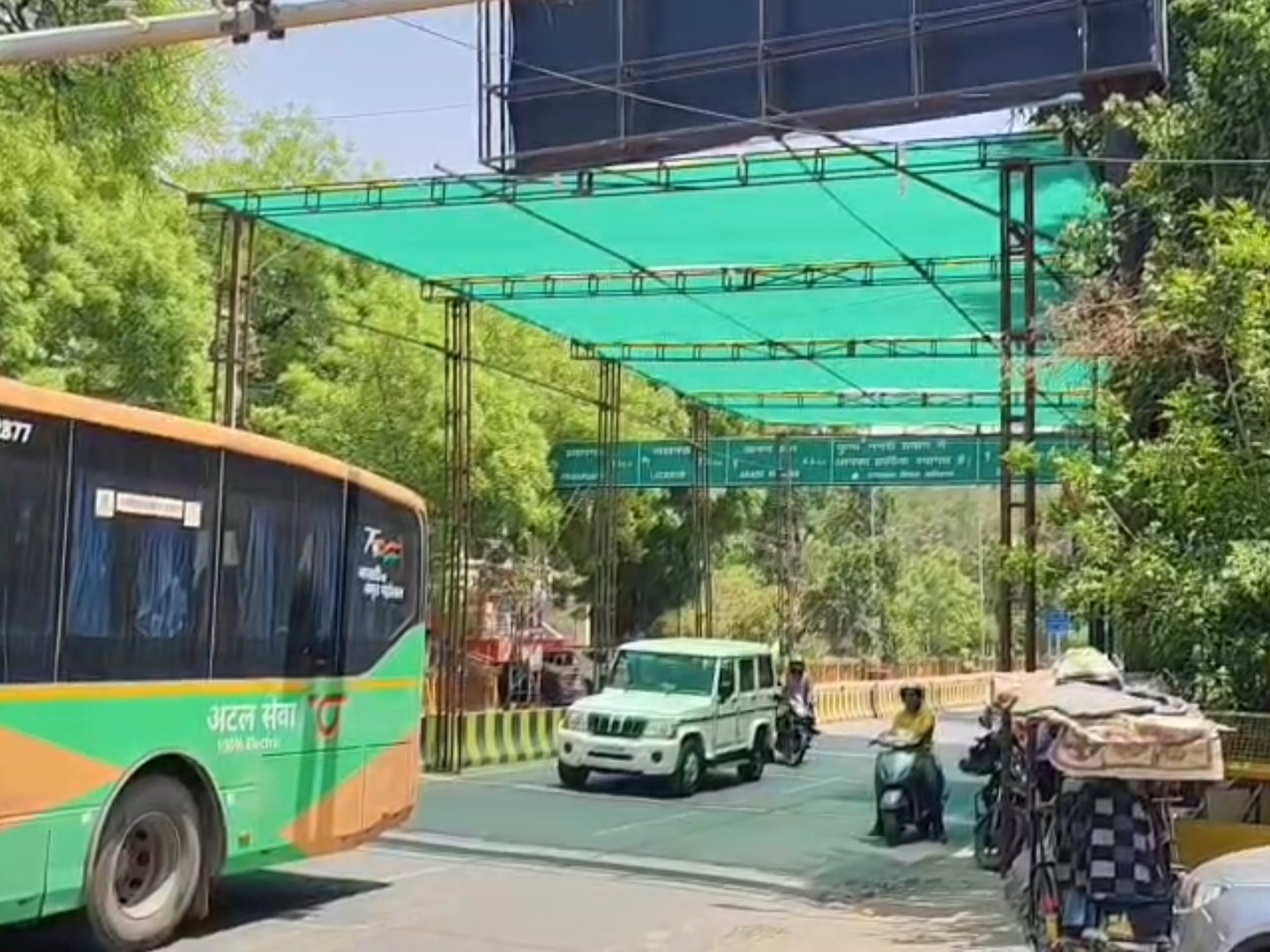 Prayagraj Heat Relief | Nagar Nigam Installs Green Sheds at Red Lights