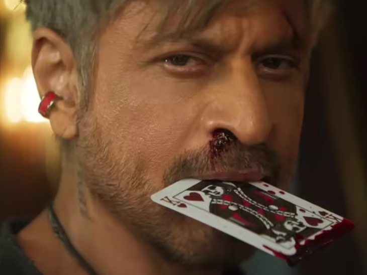 शाहरुख इन दिनों अपनी फिल्म किंग की शूटिंग में व्यस्त हैं।