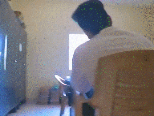 इससे पहले नामातंरण की फाइल नहीं मिलने से परेशान युवक बादाम लेकर ऑफिस पहुंचा था।