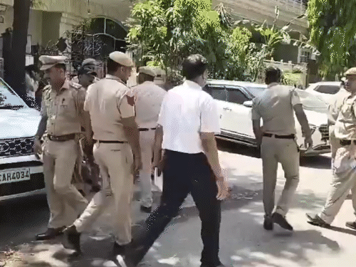 पुलिस के अनुसार, 22 साल की पीड़ित घटना के समय घर में अकेली थी। - Dainik Bhaskar