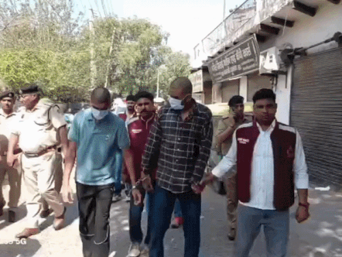 पुलिस के अनुसार दोनों मुख्य आरोपी हिस्ट्रीशीटर हैं और उनके खिलाफ 20 से ज्यादा आपराधिक मामले दर्ज हैं।