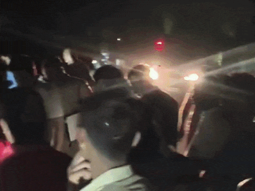 हादसे के बाद मौके पर पहुंची पुलिस जांच करते हुए।