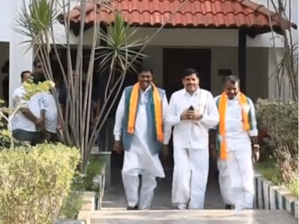 तमिलनाडु में चुनाव प्रचार के दौरान सीएम डॉ. मोहन यादव साउथ इंडियन लुक में नजर आए।