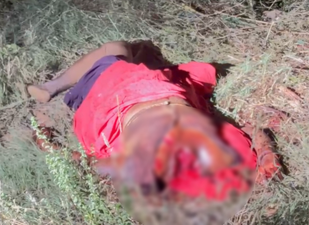 पति ने पत्नी सिर धड़ से अलग कर दिया।