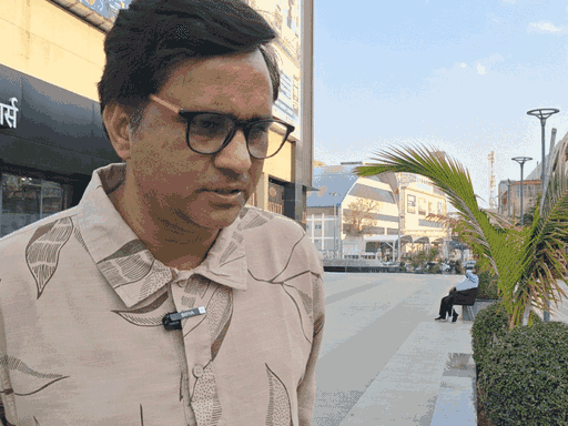 सनोज मिश्रा ने लिखा- मध्य प्रदेश पुलिस केरल पहुंचकर असहाय हो गई है।