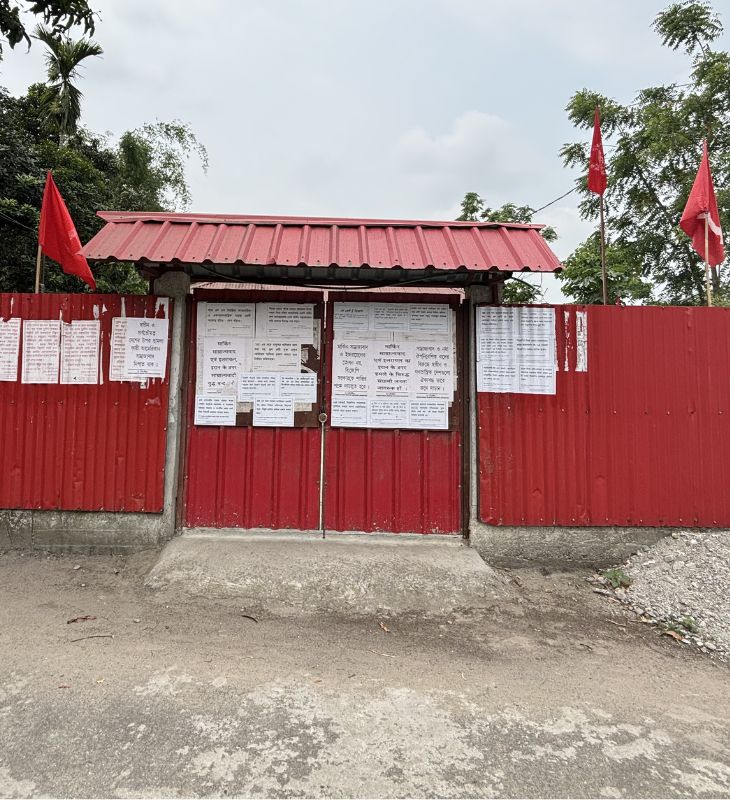 कानू सान्याल टीन की छत वाले इसी घर में रहते थे। ये जगह नक्सलवाद की शुरुआत की गवाह रही। यहीं 1967 में किसान आंदोलन की योजना बनी और 23 मार्च 2010 को इसी घर में कानू सान्याल की डेडबॉडी मिली थी।