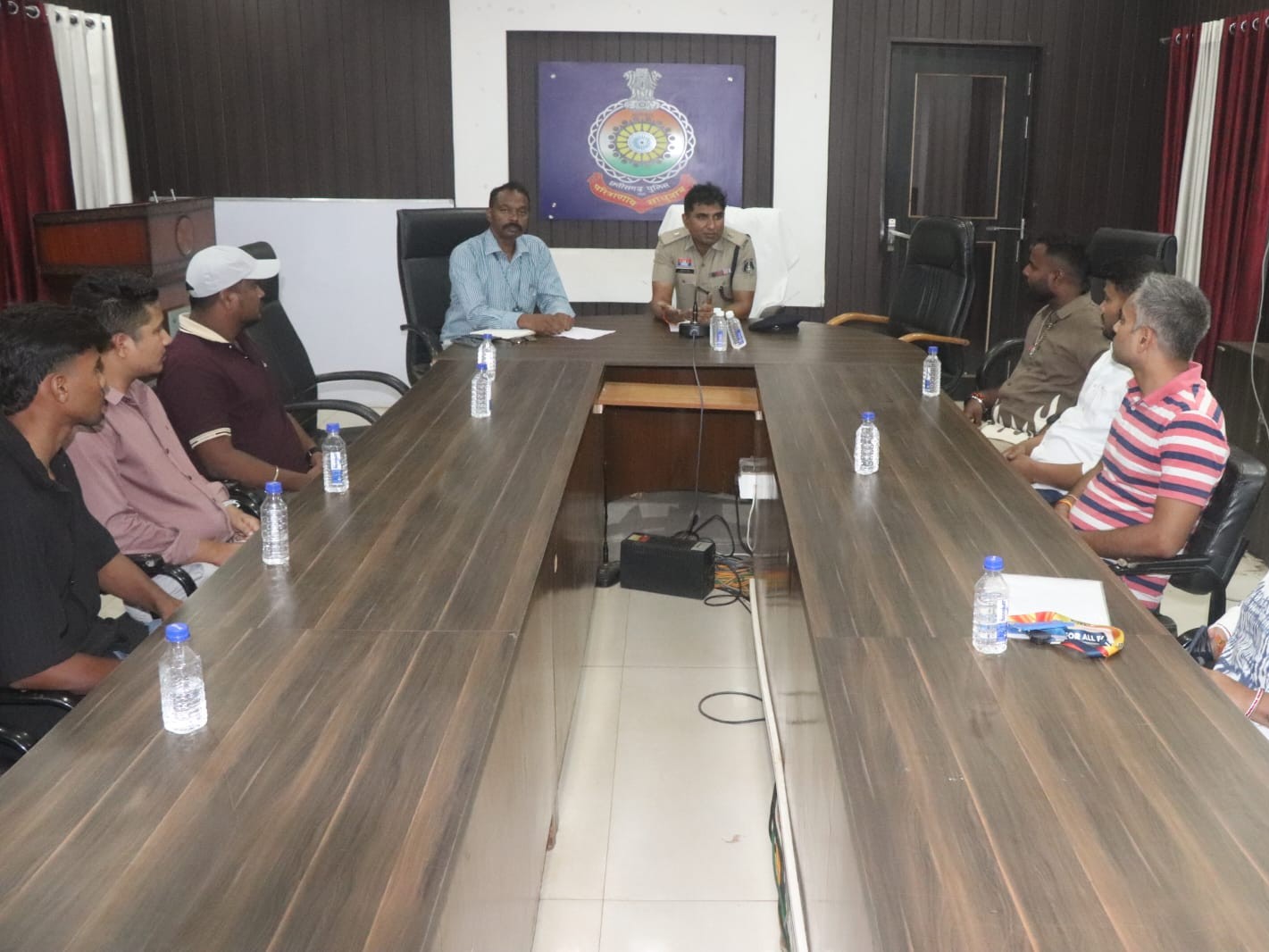 दुर्ग में अवैध-हथियार और नशीली दवाइयों पर सख्ती:  संदिग्ध बुकिंग की कूरियर और ई-कॉमर्स कंपनियों को पुलिस को देनी को जानकरी, गोदामों में CCTV अनिवार्य – durg-bhilai News