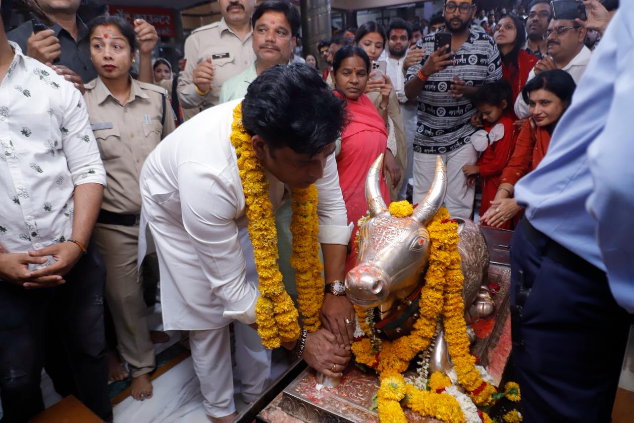Ravi Kishan Mahakal Temple Visit After Bhasma Aarti | MP Darshan