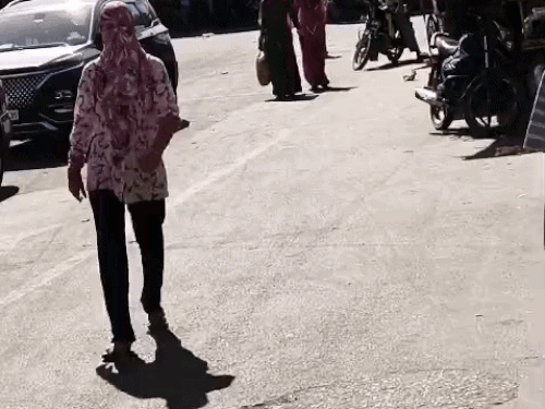 मौसम केंद्र ने आगामी 48 घंटों तक गर्मी के तेवर इसी तरह तीखे रहने के संकेत दिए हैं। विशेषकर ग्रामीण क्षेत्रों में हीट स्ट्रोक का खतरा अधिक बताया गया है, जिससे बचाव के लिए प्रशासन ने सावधानी बरतने की सलाह दी है।