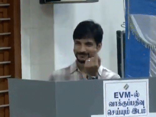 एक्टर गौतम कार्तिक ने भी मतदान किया।