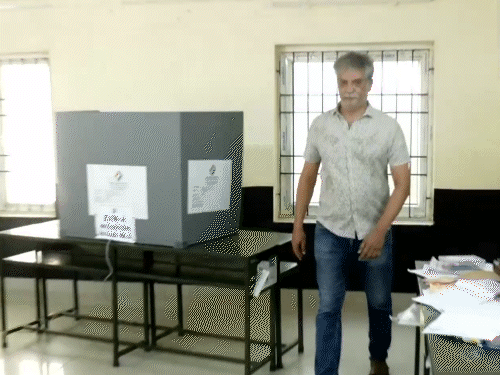 एक्टर मैथ्यू वर्गीस ने मतदान में हिस्सा लिया।