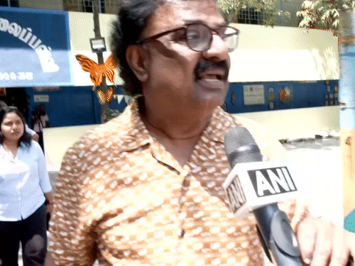 एक्टर वीटीवी गणेश ने भी वोट डाला।