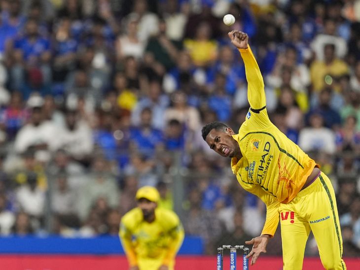 अकील हुसैन 4 विकेट लिए।